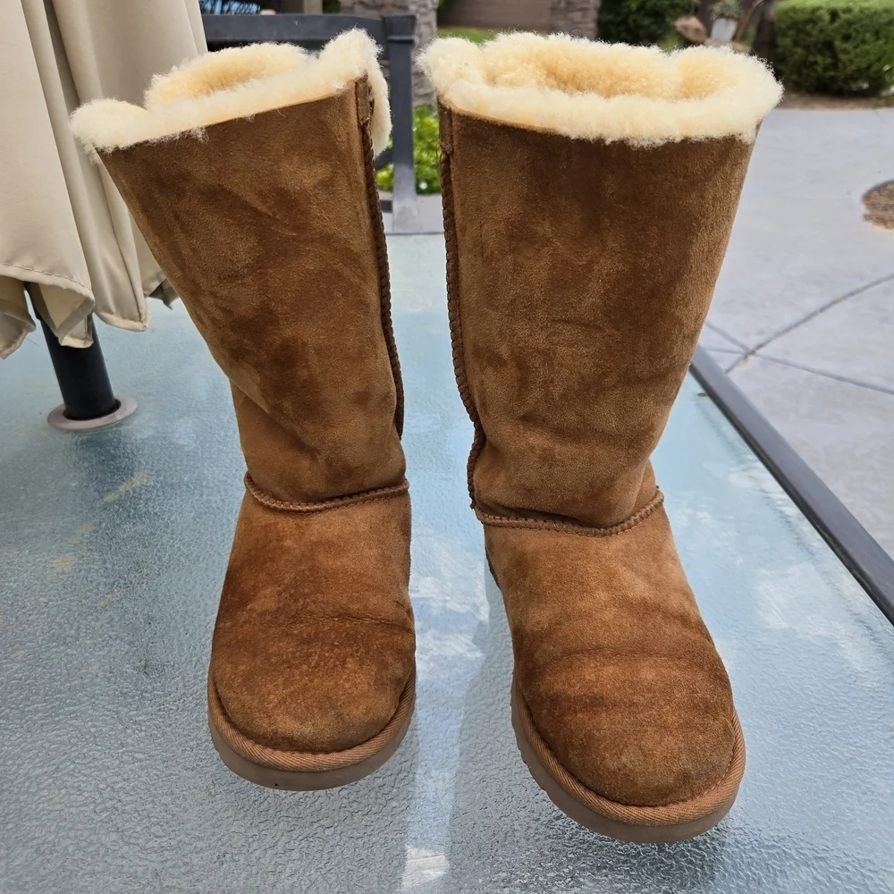 UGG Bailey Bow Tall Boots size 4 chestnut brown ivory